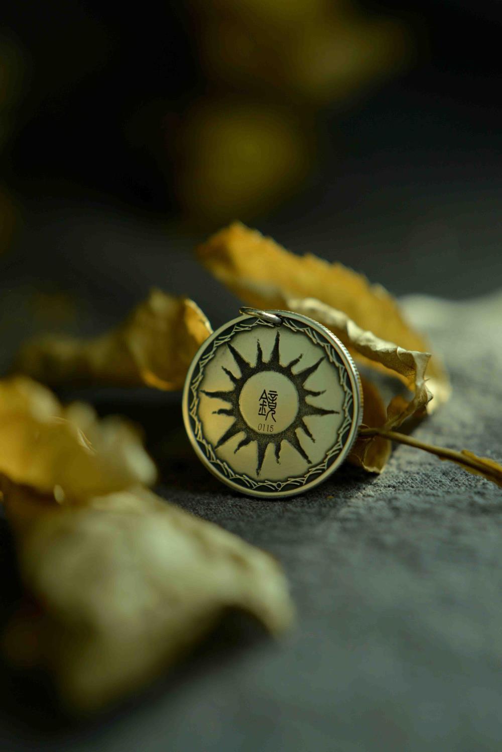 Luxury Custom Silver Coin – Turn a photo into a memorial keepsake. - Normir